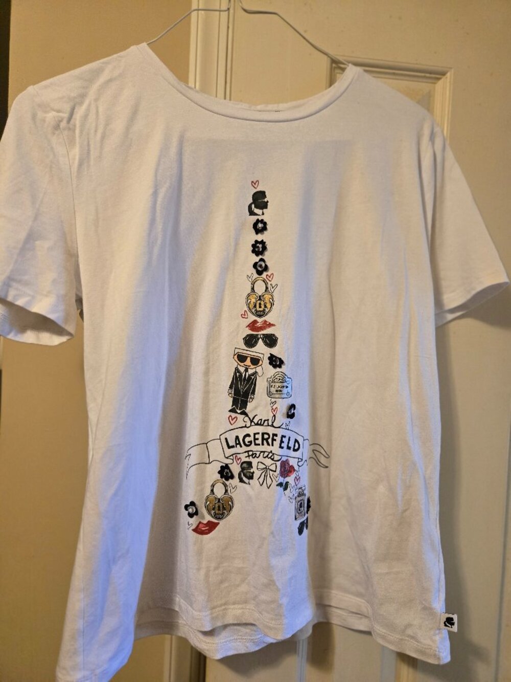 Karl Lagerfeld L white tee with cute design